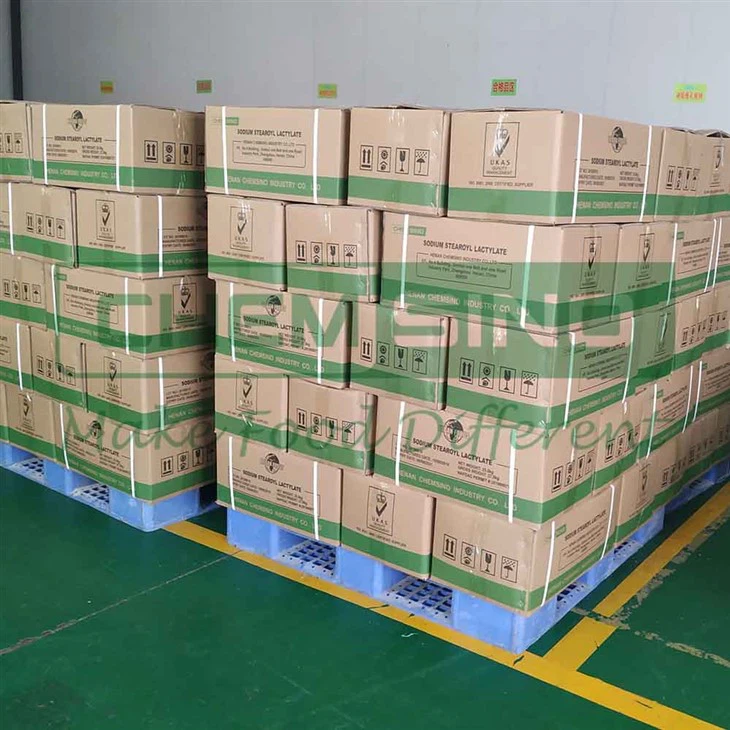 Emulsifier Glycerol Monostearate E471 in Food Flake Form